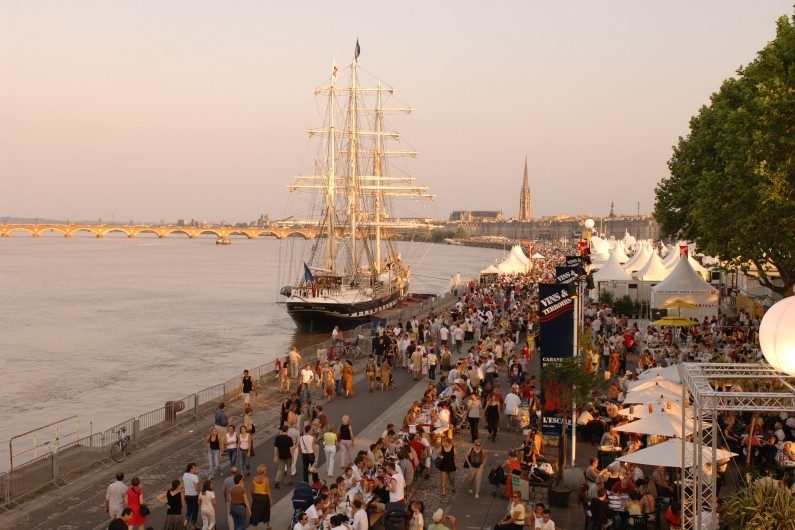 Comment assurer la sécurité d’un événement à Bordeaux : réglementation, solutions et prestataires